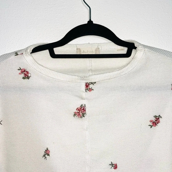 Altar’d State Embroidered Tee White Dainty Rose Waffle Knit Girly Xsmall Women’s - Picture 2 of 11